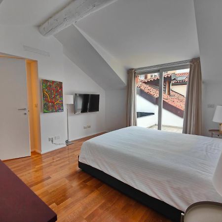 Crocetta - Design Apartment With Terrace Milan Bagian luar foto