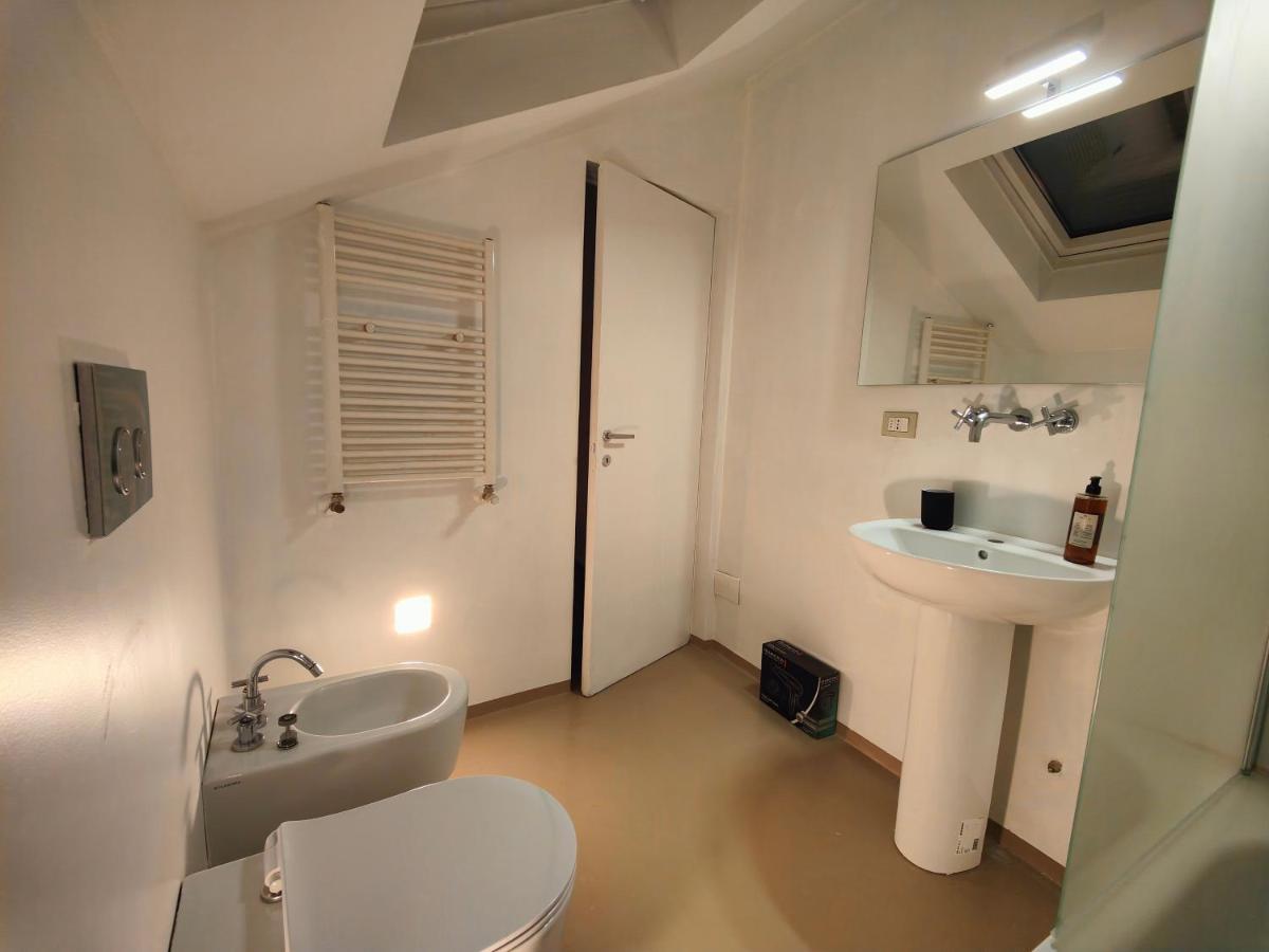 Crocetta - Design Apartment With Terrace Milan Bagian luar foto