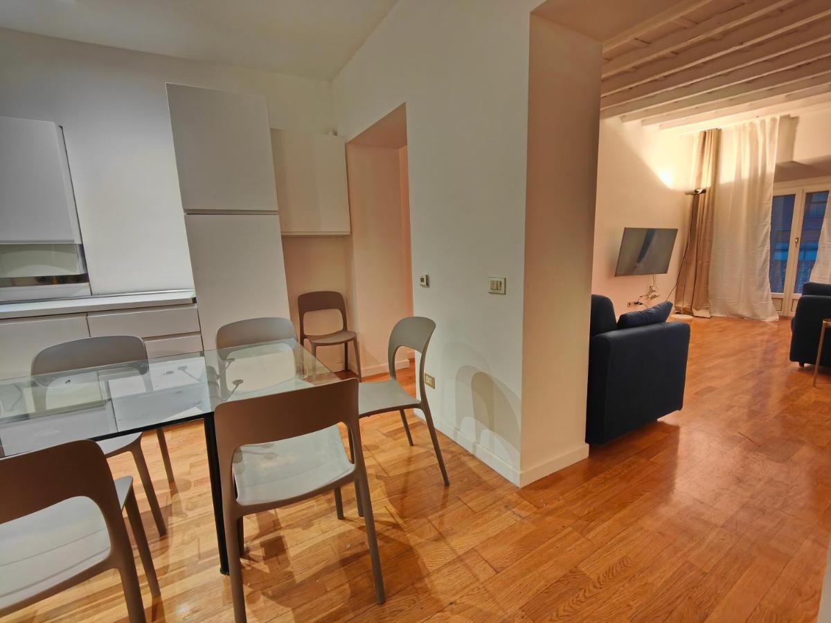 Crocetta - Design Apartment With Terrace Milan Bagian luar foto