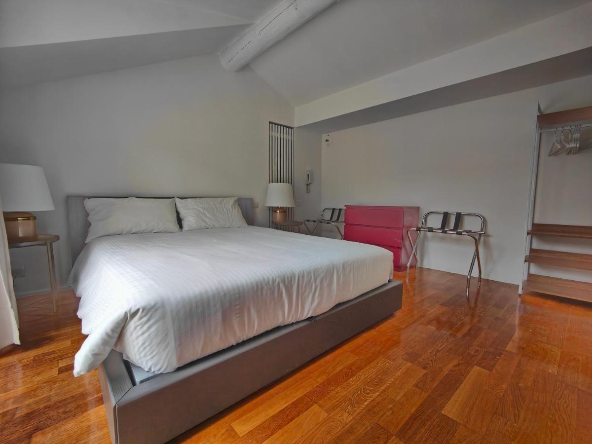Crocetta - Design Apartment With Terrace Milan Bagian luar foto